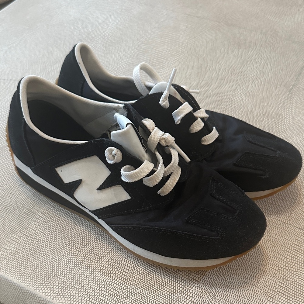 New Balance 320 Black and White Sneakers